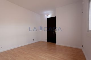Pis a Collblanc. Flat de 58 m con 2 dormitorios y terraza en lhospitalet de llobr