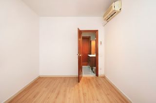 Pis a La Bordeta. Piso de 96 m con 4 dormitorios y ascensor en barcelona