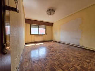 Pis a Vista Alegre. Piso de 78 m con 3 dormitorios y a reformar en pinzón, madrid