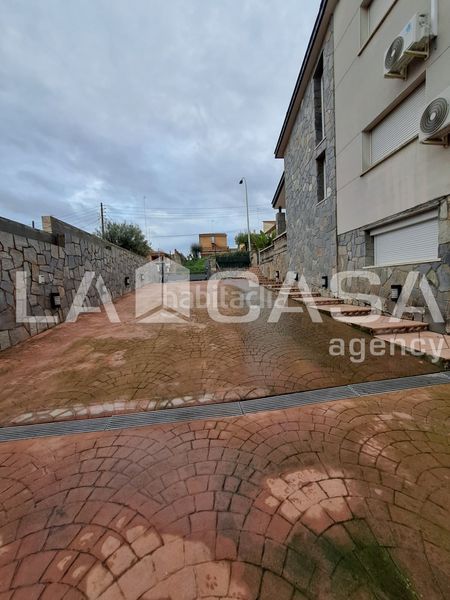 Foto 164889d5-f985-4edb-9b2e-d0b8679811df. Xalet amb piscina a Can Parellada Terrassa