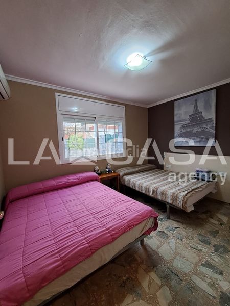 Foto affb59b6-3e9d-4916-8010-a10299f61498. Xalet amb piscina a Can Parellada Terrassa