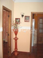 Chalet en San García. Villa de 250 m con 4 dormitorios y garaje en ortigas, algeciras