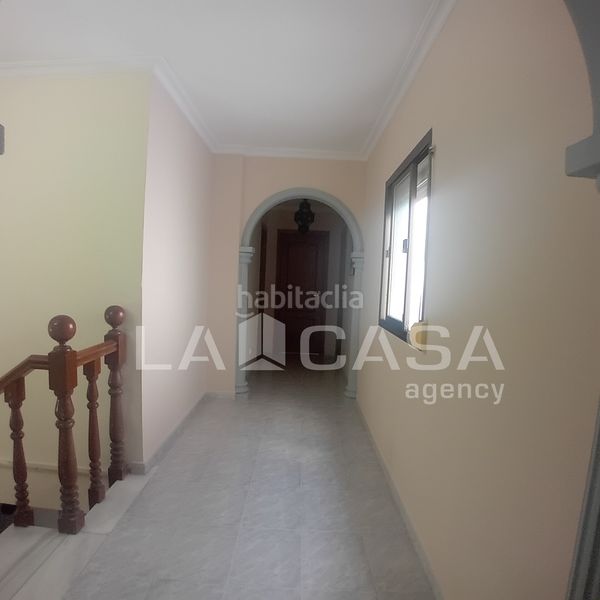 Foto 5f607026-ee0c-4579-94c5-10cc393cf589. Casa amb aparcament a Barrios (Los)