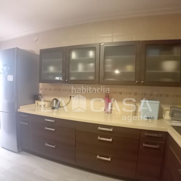 Foto b3827f6c-671d-4d31-8383-555f3adfc53a. Casa amb aparcament a Barrios (Los)