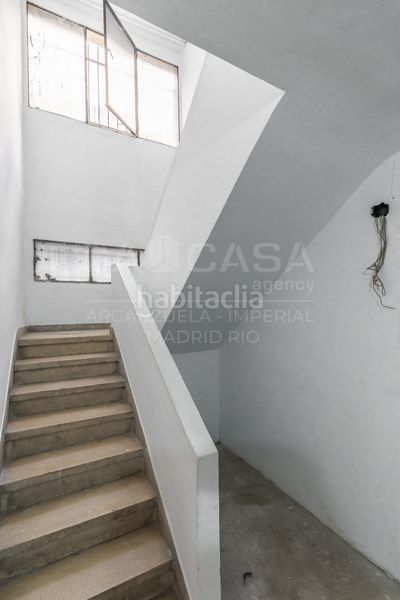 Foto af227d23-ba03-4c89-b035-0b0bd1a4271a. Pis amb calefacció aparcament a Los Cármenes Madrid