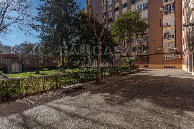 Foto b3df8ac1-a35a-48ac-b158-26c10b842548. Pis amb calefacció aparcament a Los Cármenes Madrid