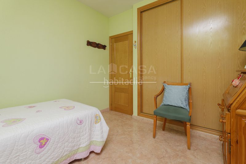 Foto 4d3c3a9e-2715-45cb-bc4e-935f5a1b6fd9. Pis amb aparcament a Serranillos del Valle