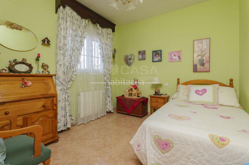 Foto aa413ea7-5a43-4b45-b1ee-f028565e059f. Pis amb aparcament a Serranillos del Valle