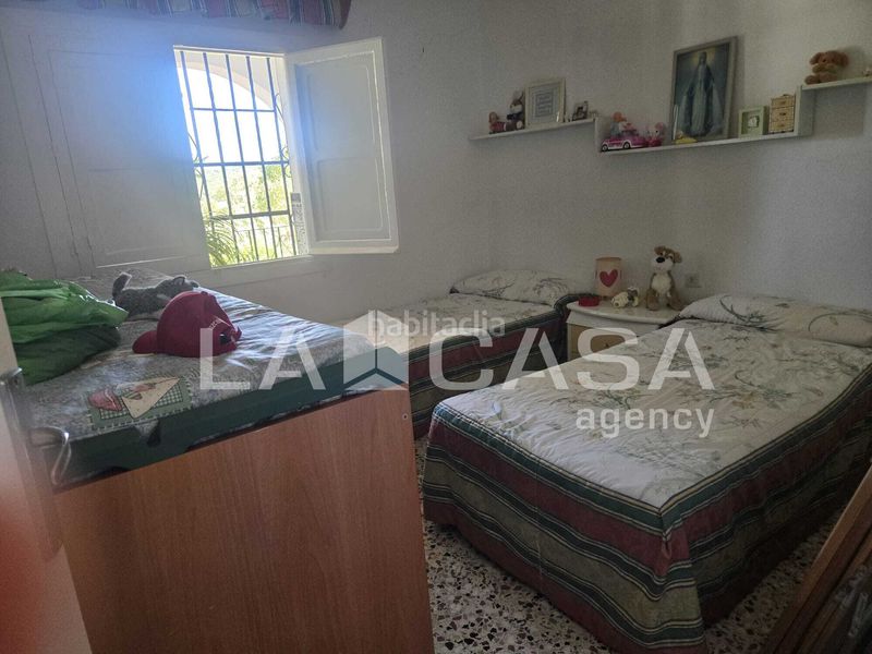 Foto 2418a80a-adec-42e3-aa8f-59acc443f8d0. Casa amb aparcament a La Granja - La Colina - Los Pastores Algeciras