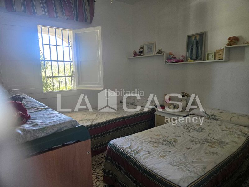Foto faafe0cc-ba5c-4605-8f16-6f226fbb15fd. Casa amb aparcament a La Granja - La Colina - Los Pastores Algeciras