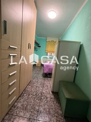 Pis a Sistrells. Piso de 86 m con 2 dormitorios y ascensor en santa coloma de gra