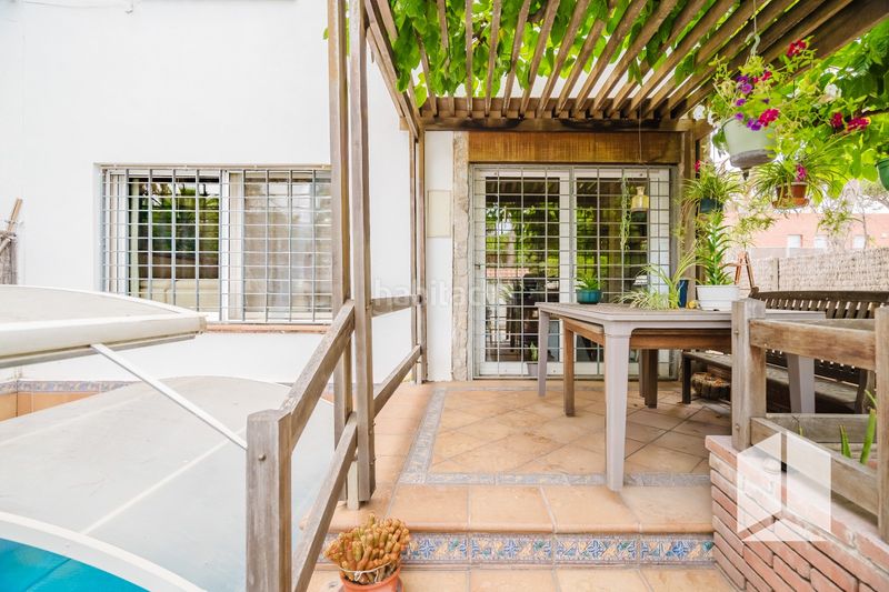 Foto a73c7e12-7c88-4329-ab65-d3be08d8167b. Casa amb aparcament piscina a La Pineda Castelldefels