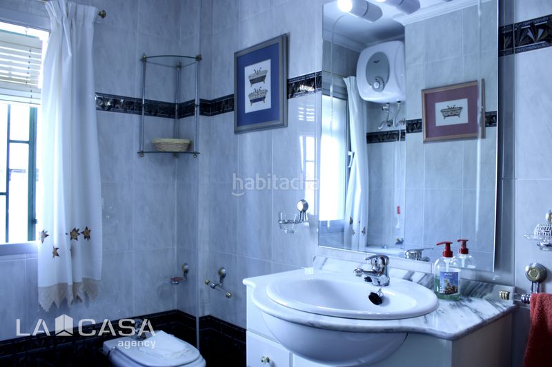 Foto 8b3a57e5-dd0d-4695-9590-224625e2ec67. Pis a Cruz Roja Sevilla
