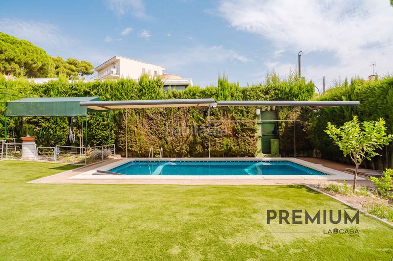 Foto 74b44a02-3845-4195-a266-86de5339c688. Casa amb aparcament piscina a La Pineda Castelldefels