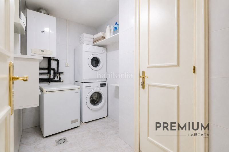 Foto ada82706-444f-4093-8064-1895c63461eb. Casa amb aparcament piscina a La Pineda Castelldefels