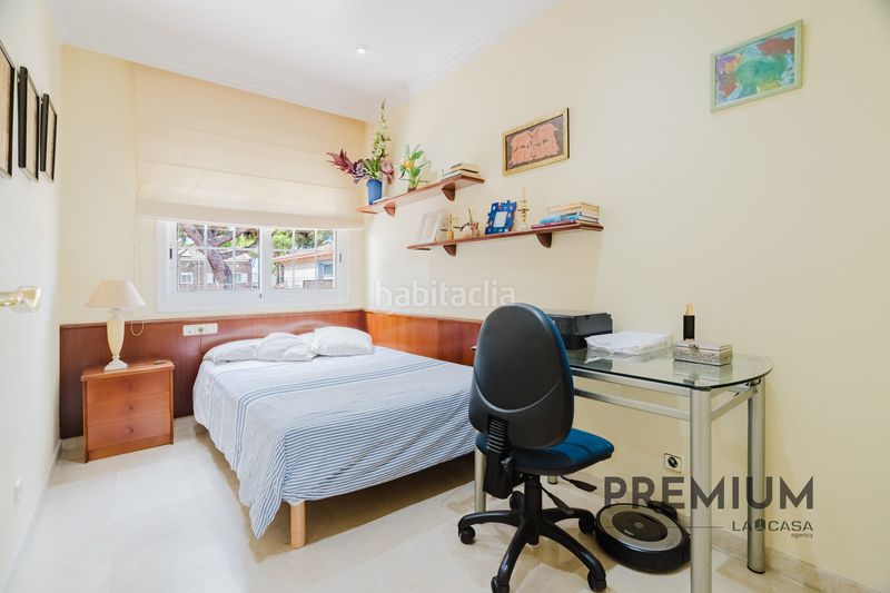 Foto eeb8a311-2430-4904-826f-6ce8464d9e5c. Casa amb aparcament piscina a La Pineda Castelldefels