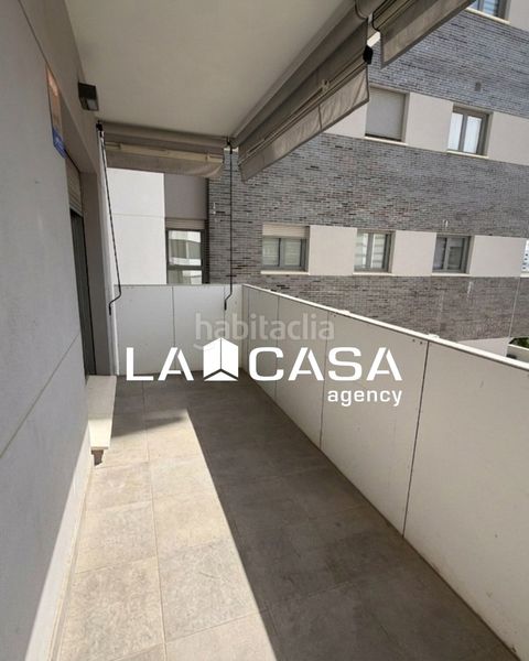 Foto 19eee859-7ce9-4b9e-9215-be9c391f85ae. Casa adossada amb aparcament piscina a Entrenúcleos Dos Hermanas