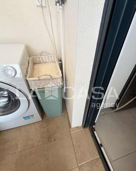 Foto 7a20abd0-53a5-4dd8-9a13-e4f1f842dce5. Casa adossada amb aparcament piscina a Entrenúcleos Dos Hermanas
