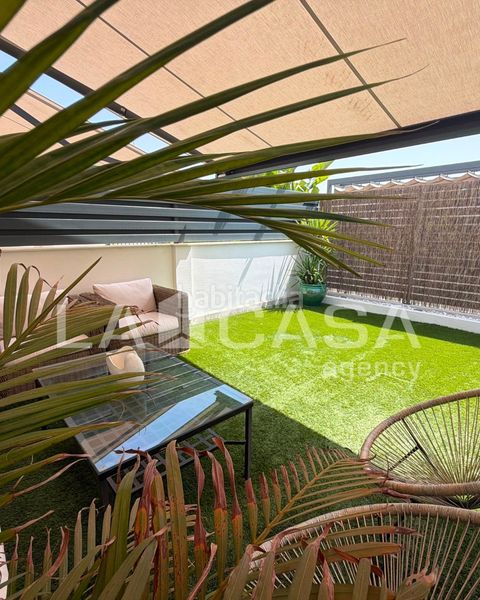 Foto e1645702-09ba-43af-b34d-838bc1a49993. Casa adossada amb aparcament piscina a Entrenúcleos Dos Hermanas