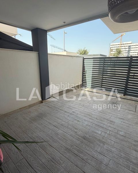Foto e48b3fb1-c364-4b95-a81c-a35d0fd64a81. Casa adossada amb aparcament piscina a Entrenúcleos Dos Hermanas