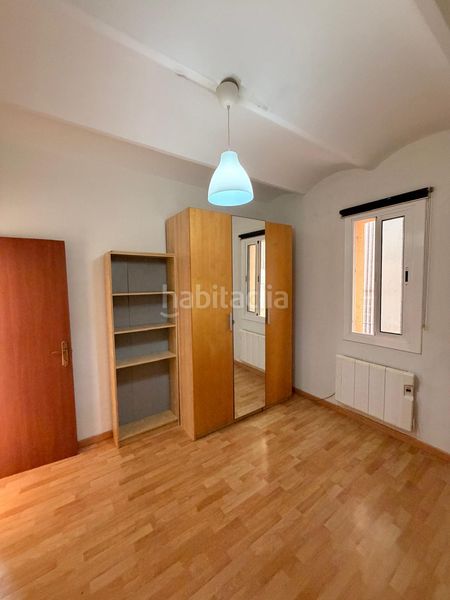 Foto d00a0530-5cf9-4181-97c9-c5de6d129fe3. Pis a Sants Barcelona