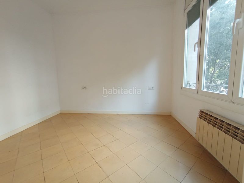Foto 4a2bf4f6-bfa0-4969-9eff-8dca1e7d2ef2. Pis a Sant Antoni Barcelona
