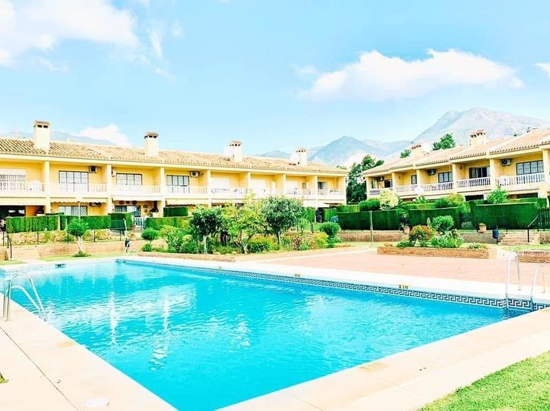 Foto 3567d93d-6b5d-476c-a553-f060ad44fe50. Casa adossada amb aparcament piscina a Nueva Torrequebrada Benalmádena