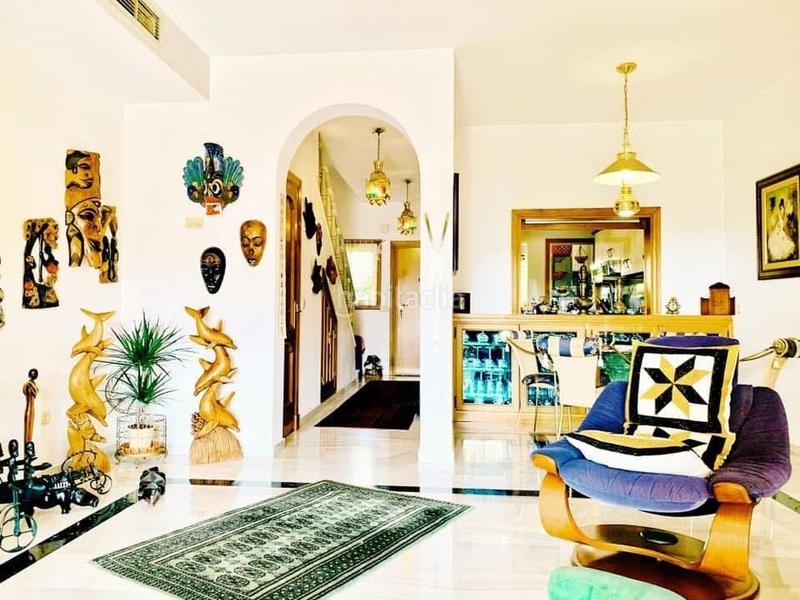 Foto 5e0338e6-1dd5-431c-9744-c032c6c884c5. Casa adossada amb aparcament piscina a Nueva Torrequebrada Benalmádena