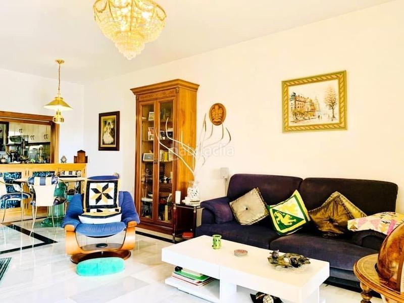 Foto 75c687fc-cbf1-43b8-910f-a81853f5ce1e. Casa adossada amb aparcament piscina a Nueva Torrequebrada Benalmádena