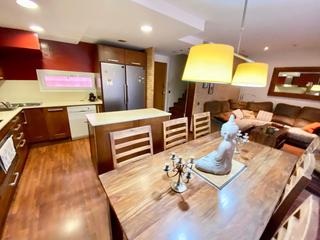 Casa  Carrer de montserrat de casanovas. Lista para entrar a vivir, con un diseo moderno y funcional