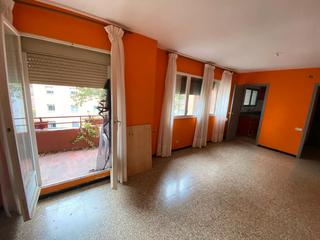 Piso  Carrer de roig i solé. Oportunidad a reformar en montbau