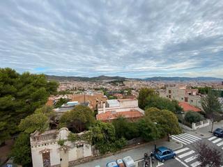 Location Appartement  Carrer de pedrell. Acogedor piso con terraza y vistas despejadas con parking