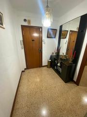 Pis  Avinguda del jordà. Piso de 80 m2 con 3  habitaciones y ascensor  para entrar a vivi