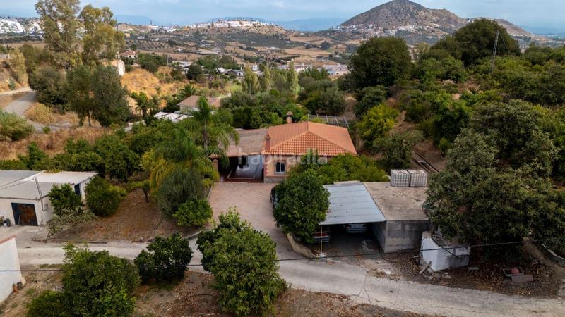 Foto c688129c-8c95-4e39-ab3b-530fed4f2ea2. Masía en Coín