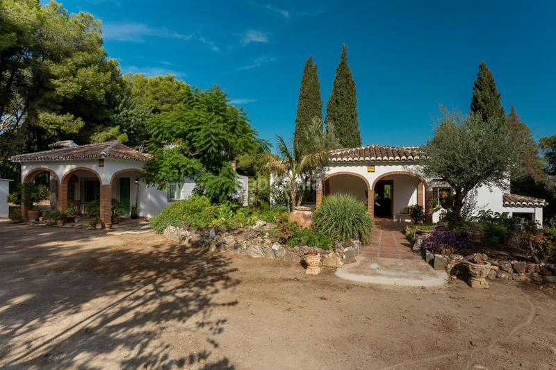 Foto cb81d97c-cd0a-422b-9d07-78ca603617b9. Country house with parking pool in Centro Alhaurín el Grande