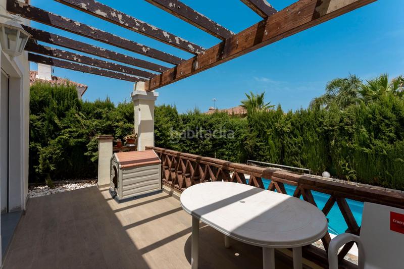 Foto 0ae6f3f9-1d2f-4408-9a9d-aa1f640ec213. Casa con piscina in Coín