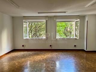 Location Bureau  Calle luis morondo urra. Oficina  con grandes posibilidades de usos en azpilagaña