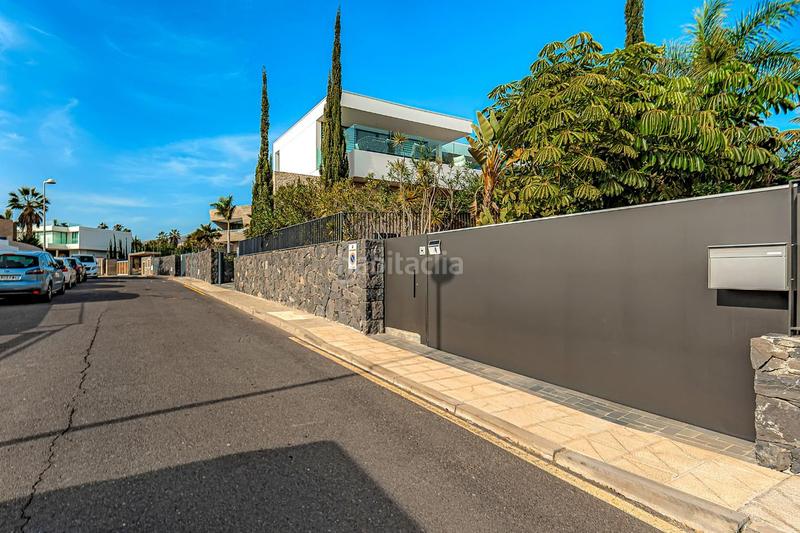 Foto b8b71281-cb27-4bdd-8947-65904f2c394c. Casa amb aparcament piscina a La Caleta Adeje