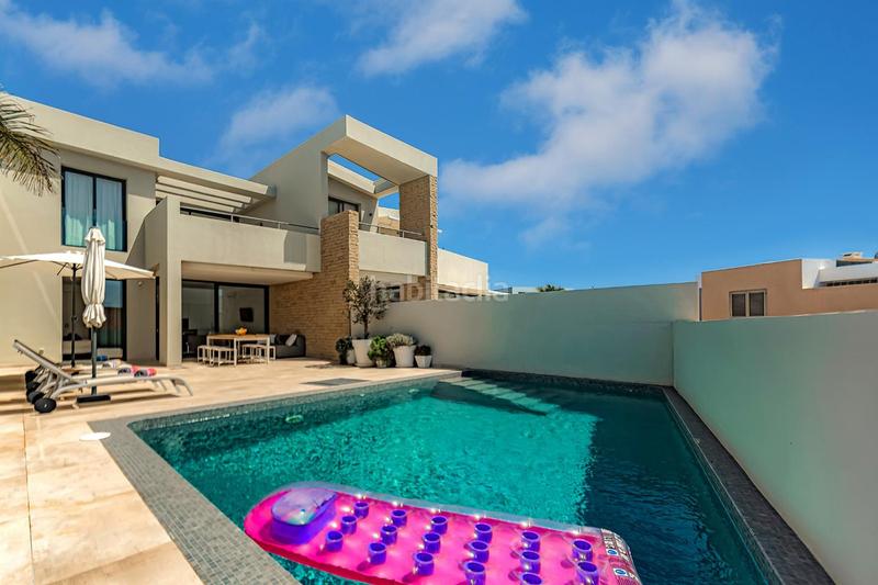 Foto c0945d6c-33ed-46b9-8f28-ed8b66c93bf3. Casa amb aparcament piscina a La Caleta Adeje