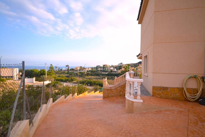 Foto 92ea5654-b25a-4650-aab3-2fd3f3d70243. Casa amb aparcament piscina a Pueblo Acantilado-Lanuza Campello (el)