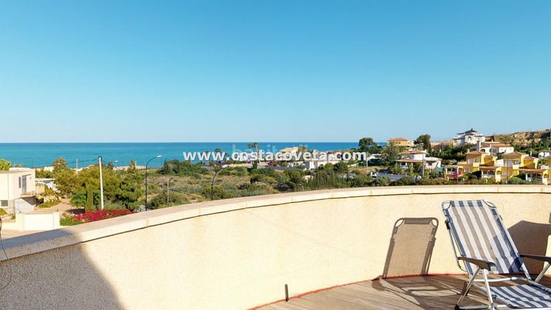 Foto a8c8ad75-cd80-4089-b986-f204370fe97f. Casa amb aparcament piscina a Pueblo Acantilado-Lanuza Campello (el)