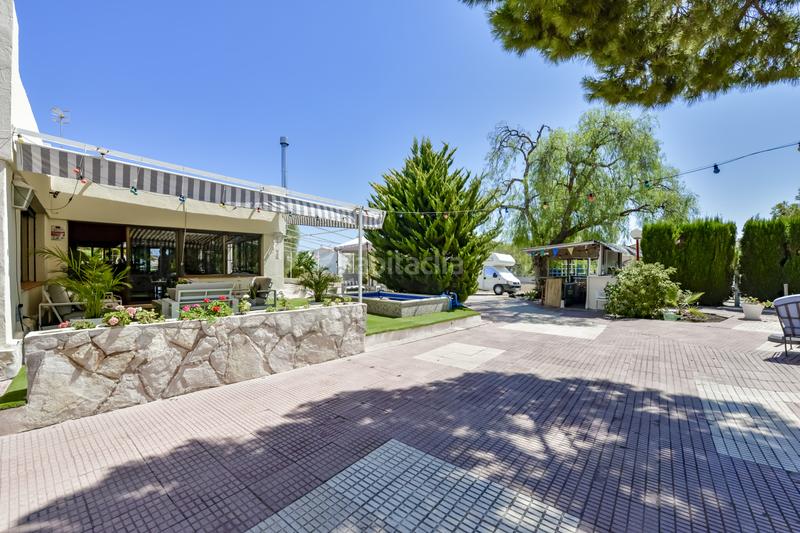 Foto 02d5bd8f-da10-45b3-87ba-1aa8071245cc. Local comercial en exclusiva, venta de restaurante y vivienda en Campello (el)