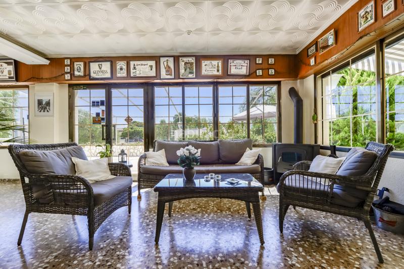 Foto 315c5199-8d8d-4566-9b41-932fb0a47918. Local comercial en exclusiva, venta de restaurante y vivienda en Campello (el)