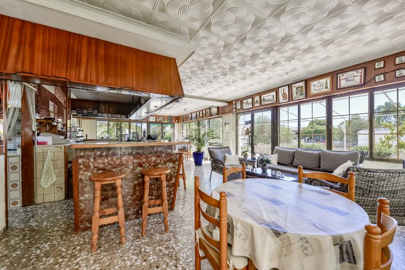 Foto 7f2d586b-6d5c-4cfb-9b3b-bf70b6b90d93. Local comercial en exclusiva, venta de restaurante y vivienda en Campello (el)