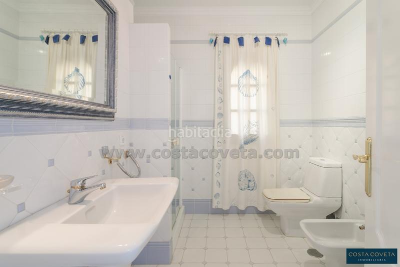 Foto 07a18eec-6fe9-48fa-9890-d8556e38f61c. Casa a oslo 7 a Pueblo Español-Coveta Fumá Campello (el)