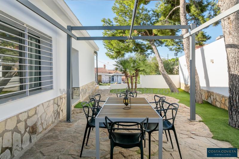 Foto 28d615bb-c1f2-40e1-ac83-96c51de3f133. Casa in osca d' 9 in Pueblo Español-Coveta Fumá Campello (el)