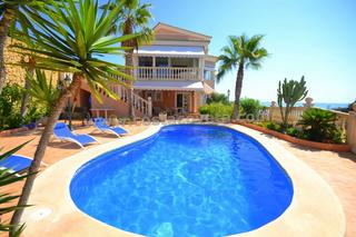 Casa a Pueblo Español-Coveta Fumá. Precioso y encantador chalet con vistas panorámicas en la coveta