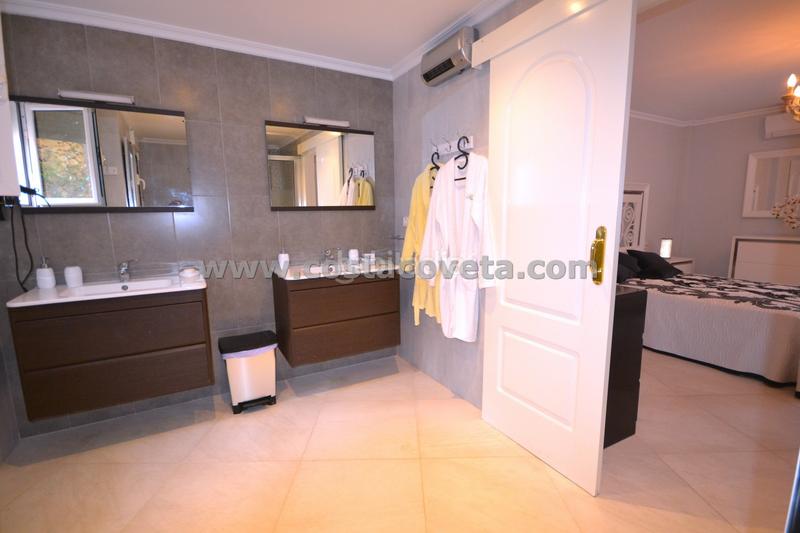 Foto d3b0354e-5ad4-4122-9446-6d668f3d9887. Maison avec parking piscine dans Pueblo Español-Coveta Fumá Campello (el)