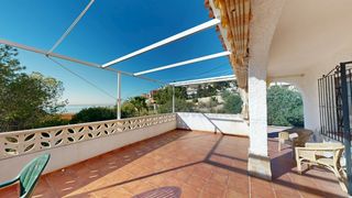 Casa en Pueblo Espa�ol-Coveta Fum�. Chalet independiente con vistas al mar y un gran potencial para