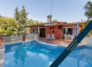 Casa a Osca d' 10. Chalet con vistas a la costa de alicante y a tan solo a 100m de